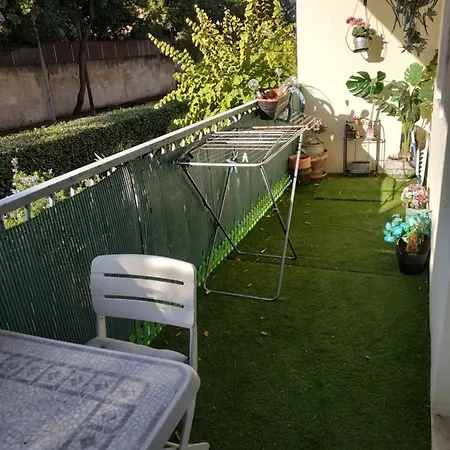 Six Fours Les Plages T2 *